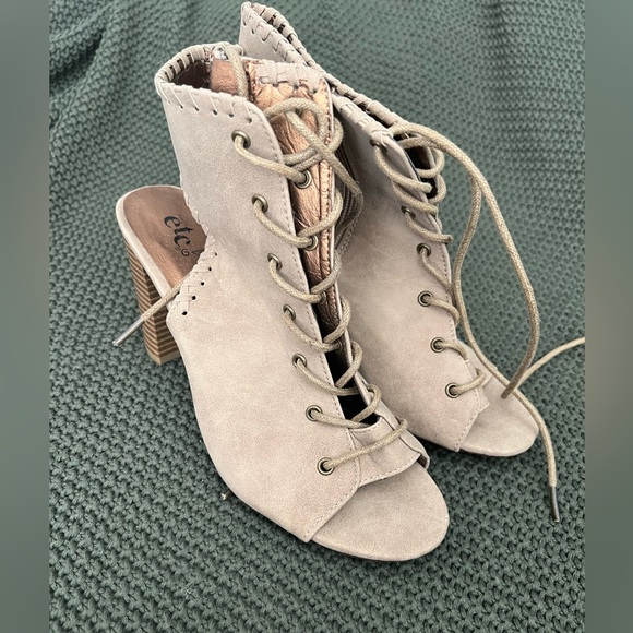 Rue 21 Lace Heels - Picture 1 of 4